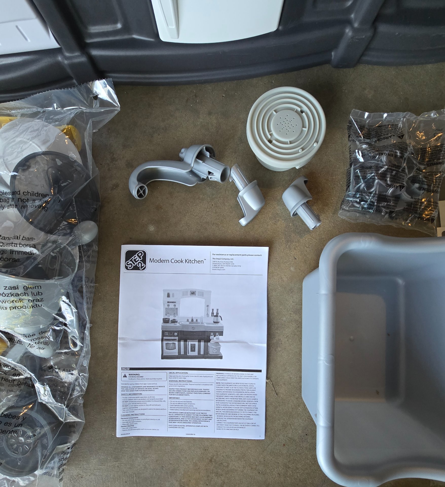 Step2 Modern Cook Stove Set with all three included accessories — pot, pan, and spatula — displayed beside unit